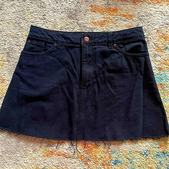 H&M divided black denim mini skirt size 6 - Picture 1 of 3